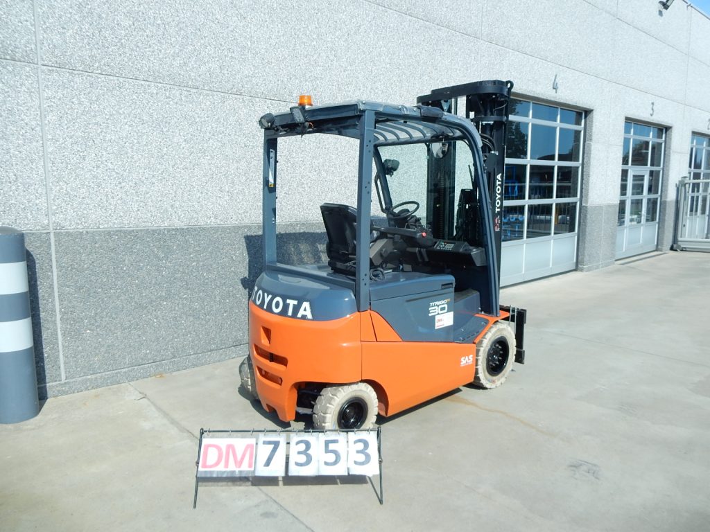 TOYOTA TRAIGO80 8FBMKT30 – DM7353